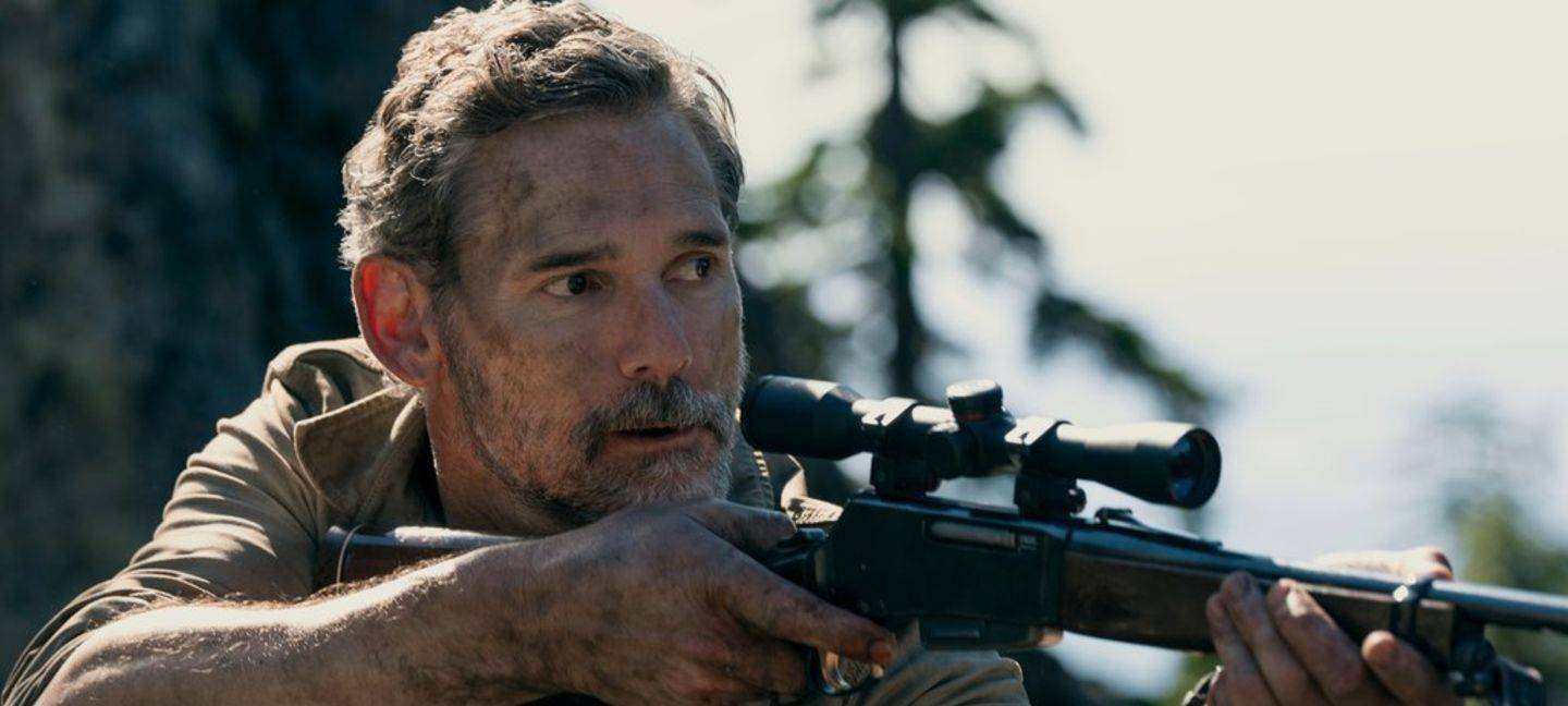 Kyle greift zum Gewehr.