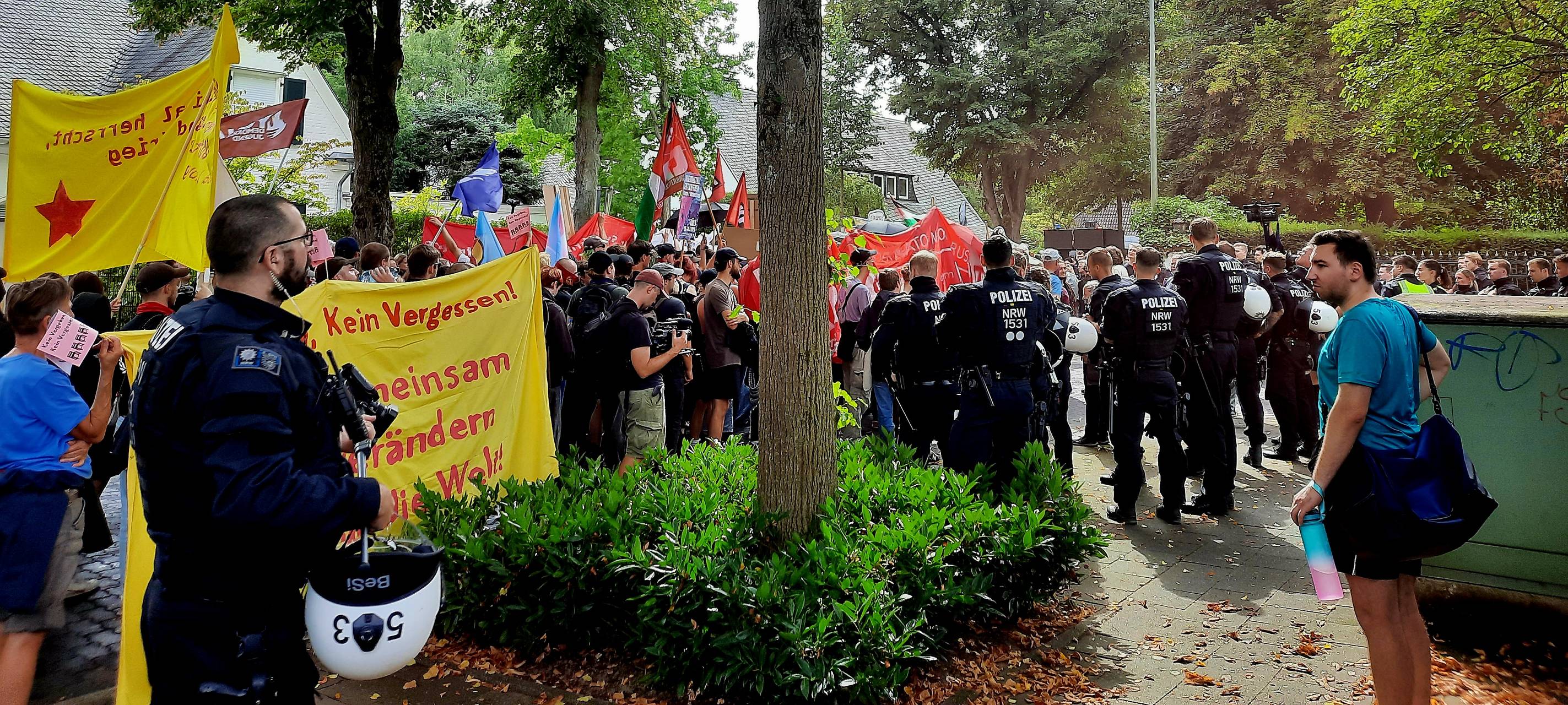 Demo in Meerbusch gegen Rheinmetall weitgehend friedlich