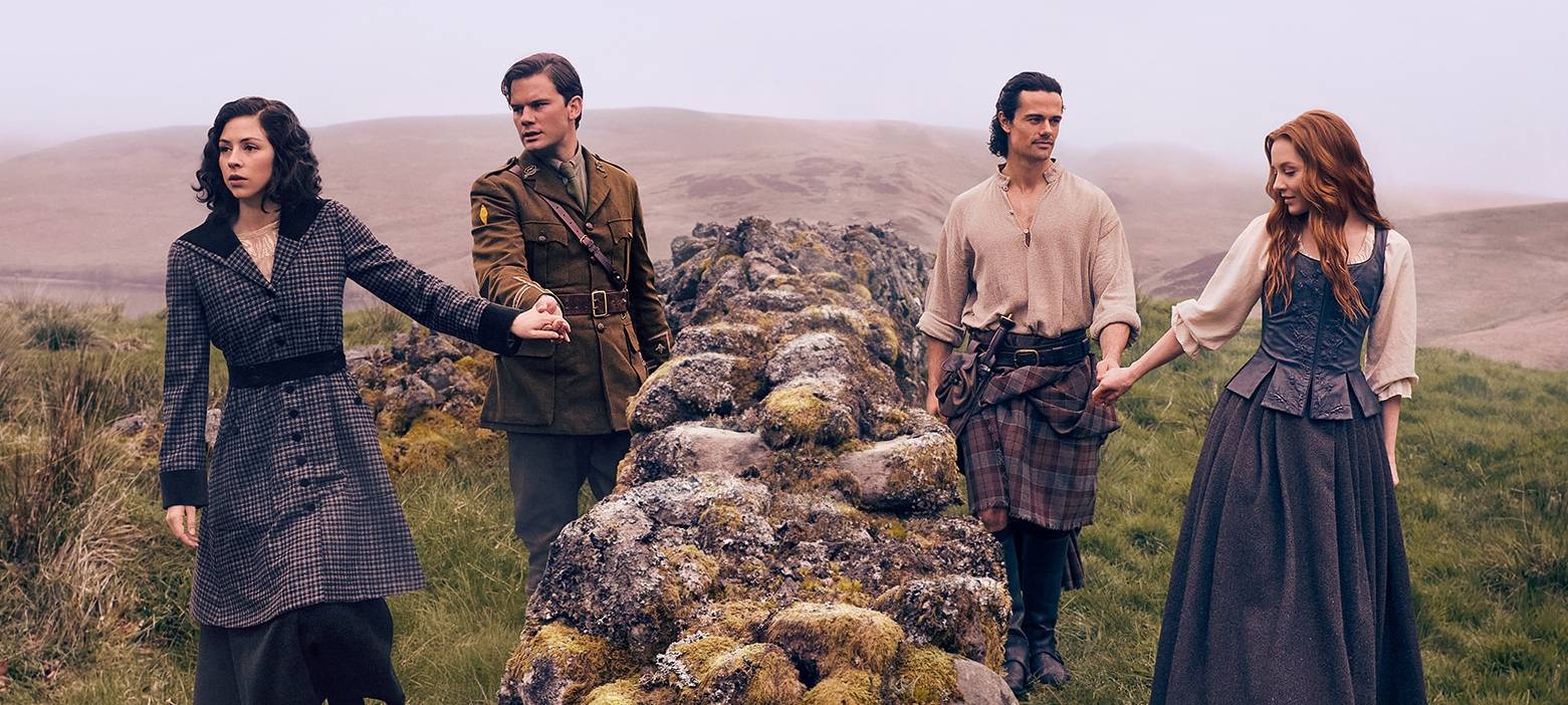 Die beiden Paare haben eine Beziehung zueinander. Auch wenn sie die Epoche trennt.