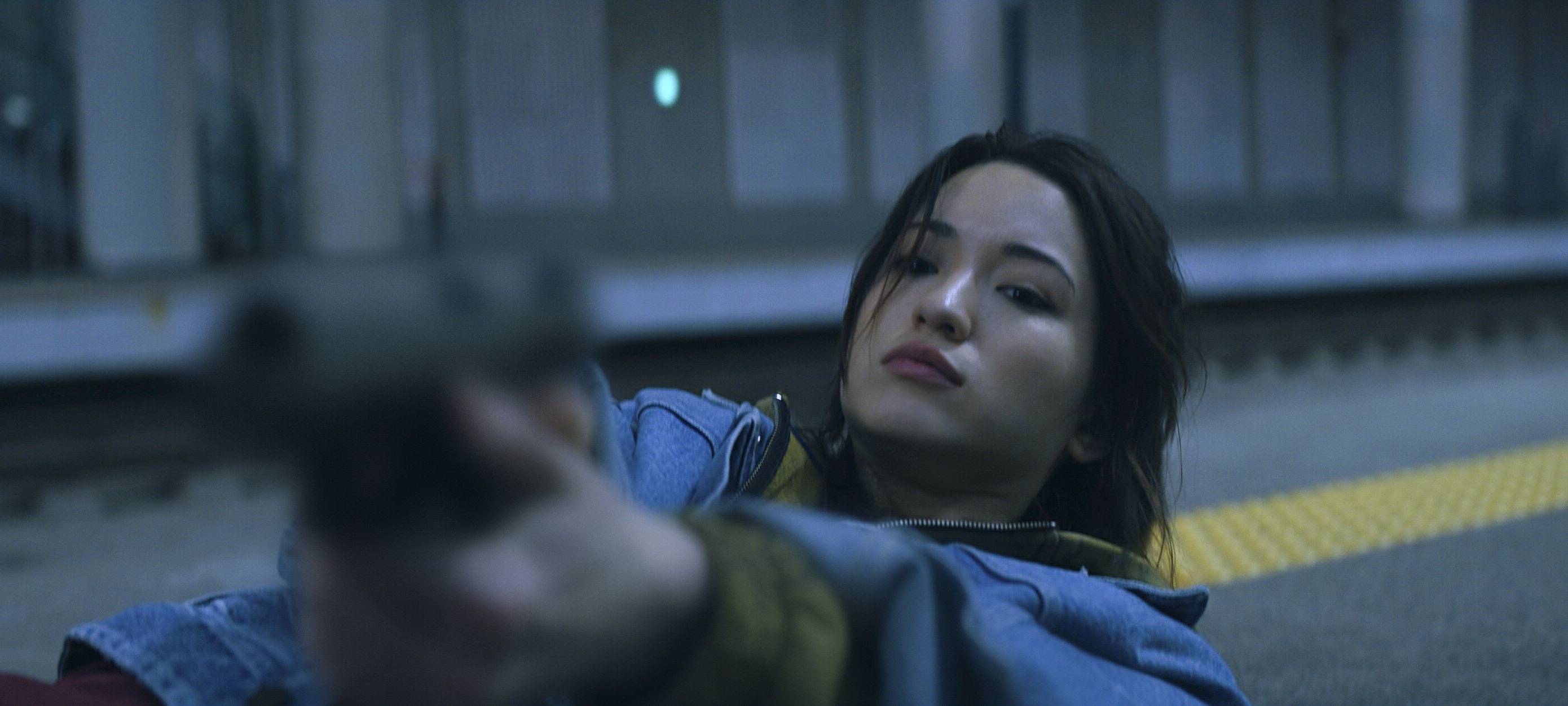 Rebecca schießt drauf los...