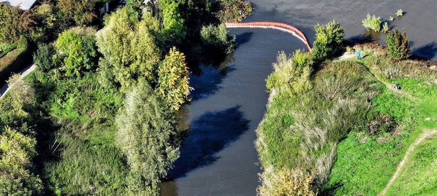 Ölverschmutzung: Sperre weiterhin auf Erft bei Neuss