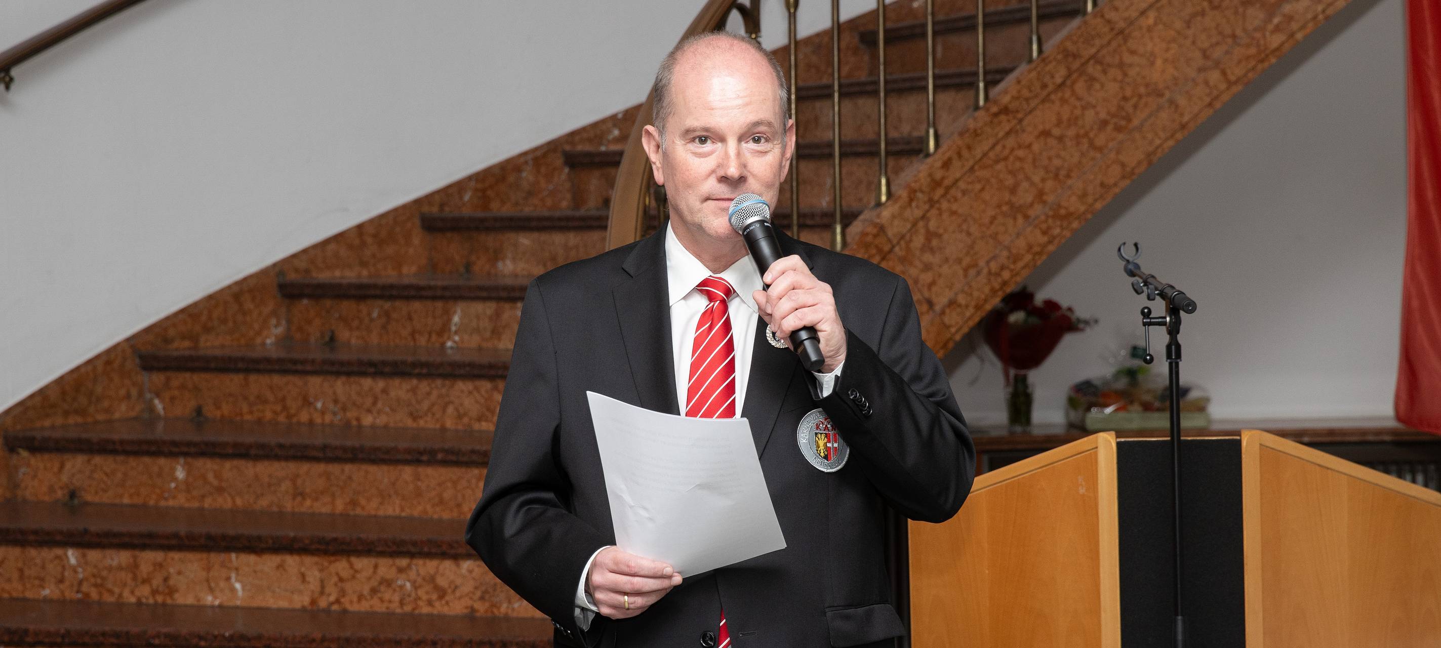 Karneval vor Start: Neusser Prinzenpaar legt Gelöbnis ab