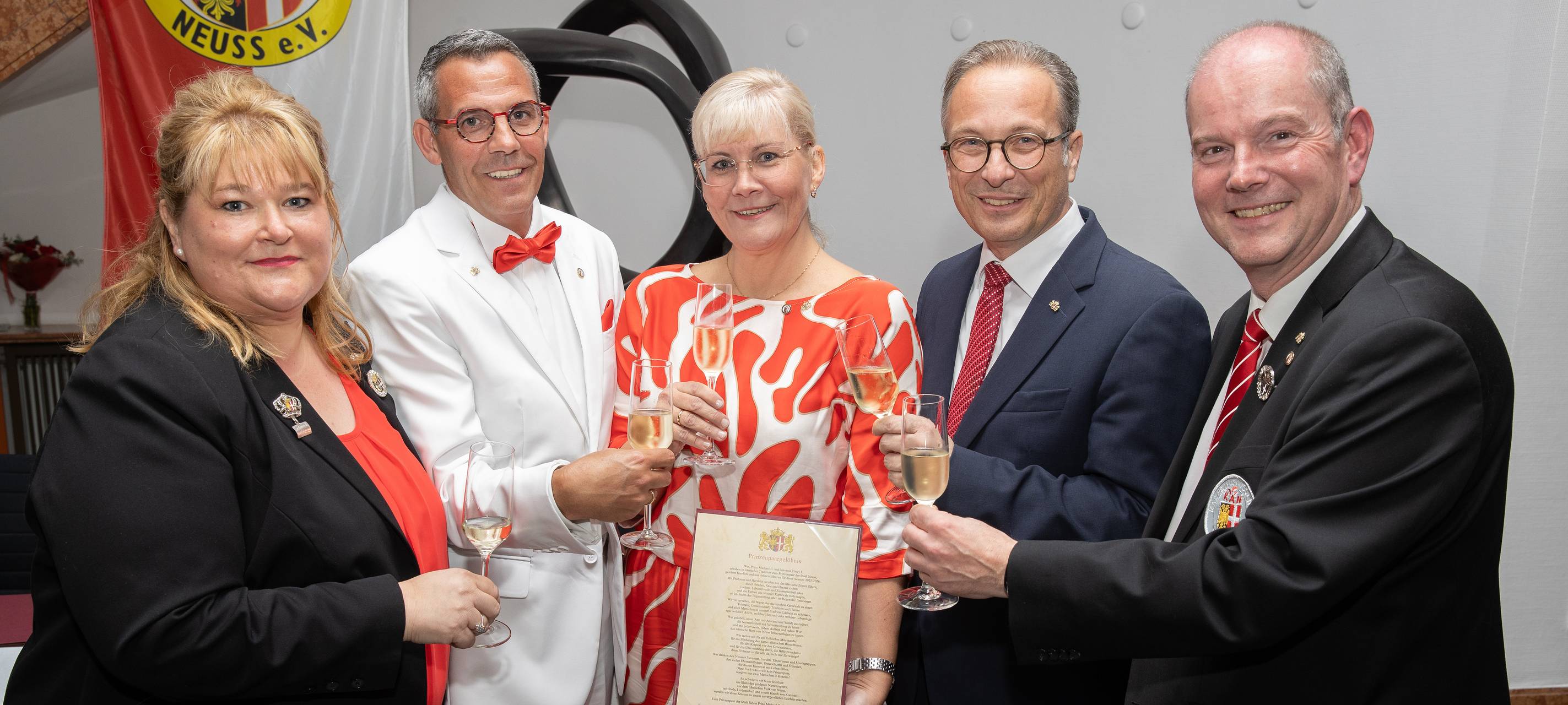 Karneval vor Start: Neusser Prinzenpaar legt Gelöbnis ab