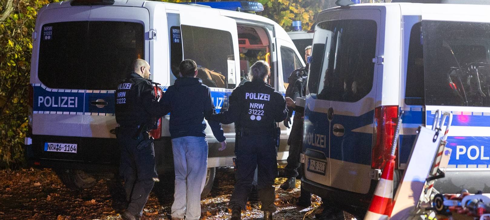 Platzsturm beim Niederrheinpokal: Eskalation in Büderich