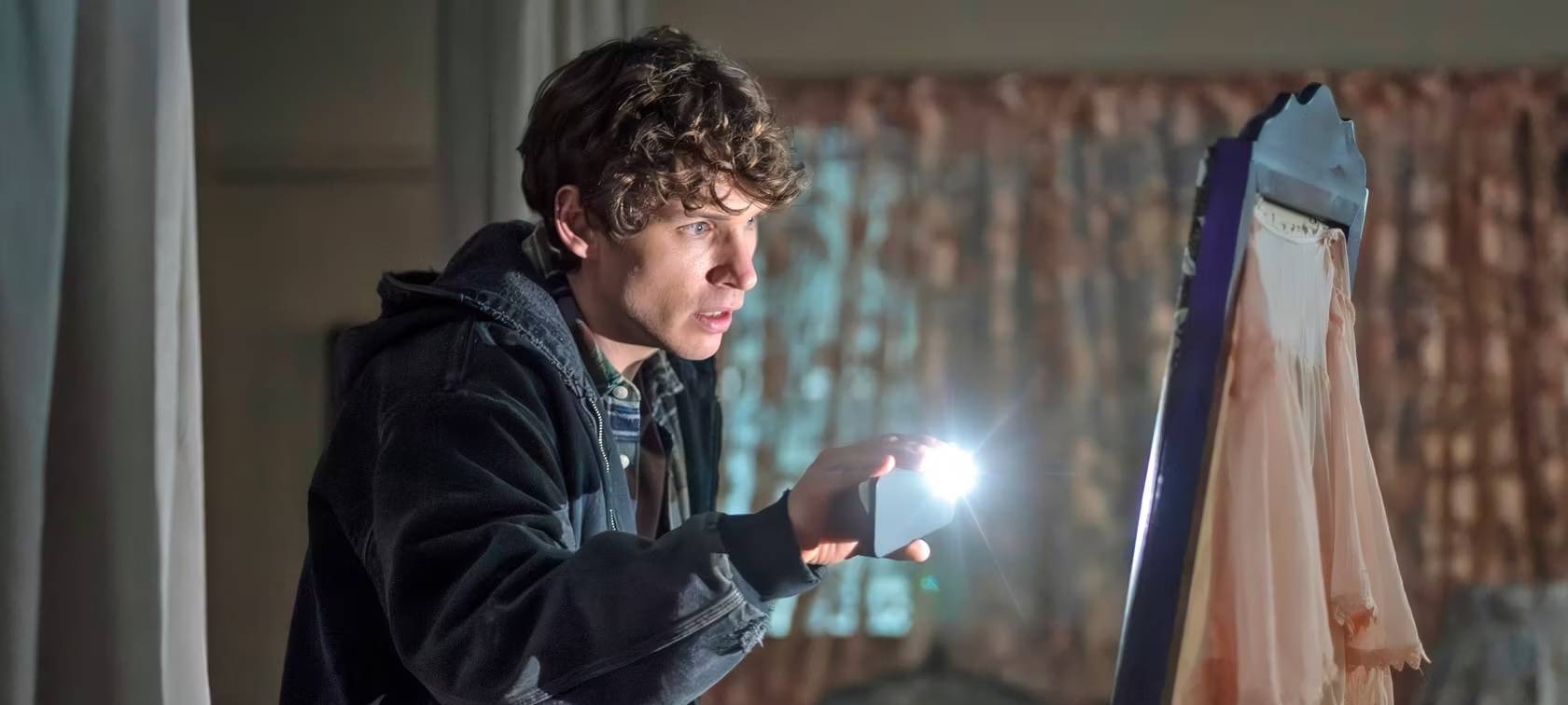 Guy taucht immer tiefer in die Welt der Talamasca macht.