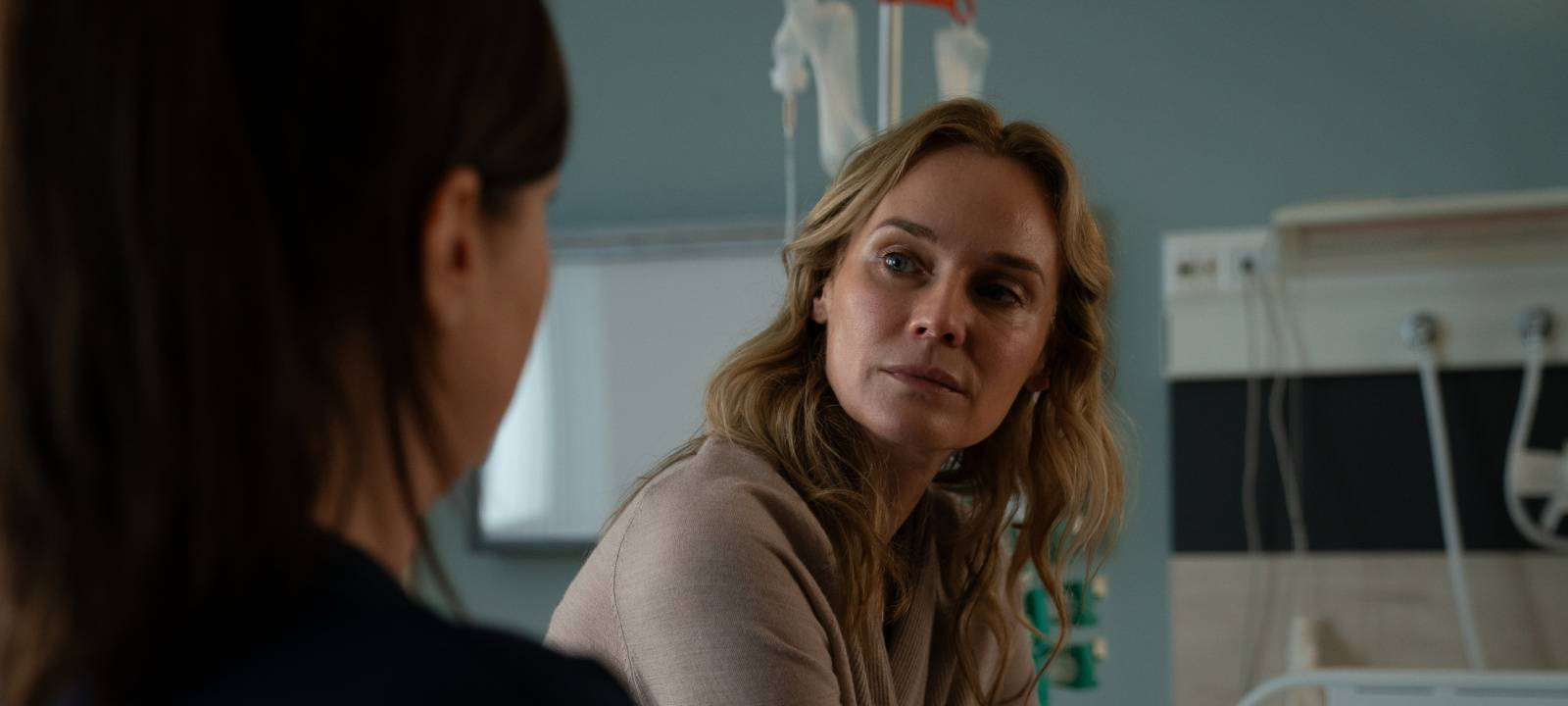 Liz und Jess treffen im Krankenhaus aufeinander.