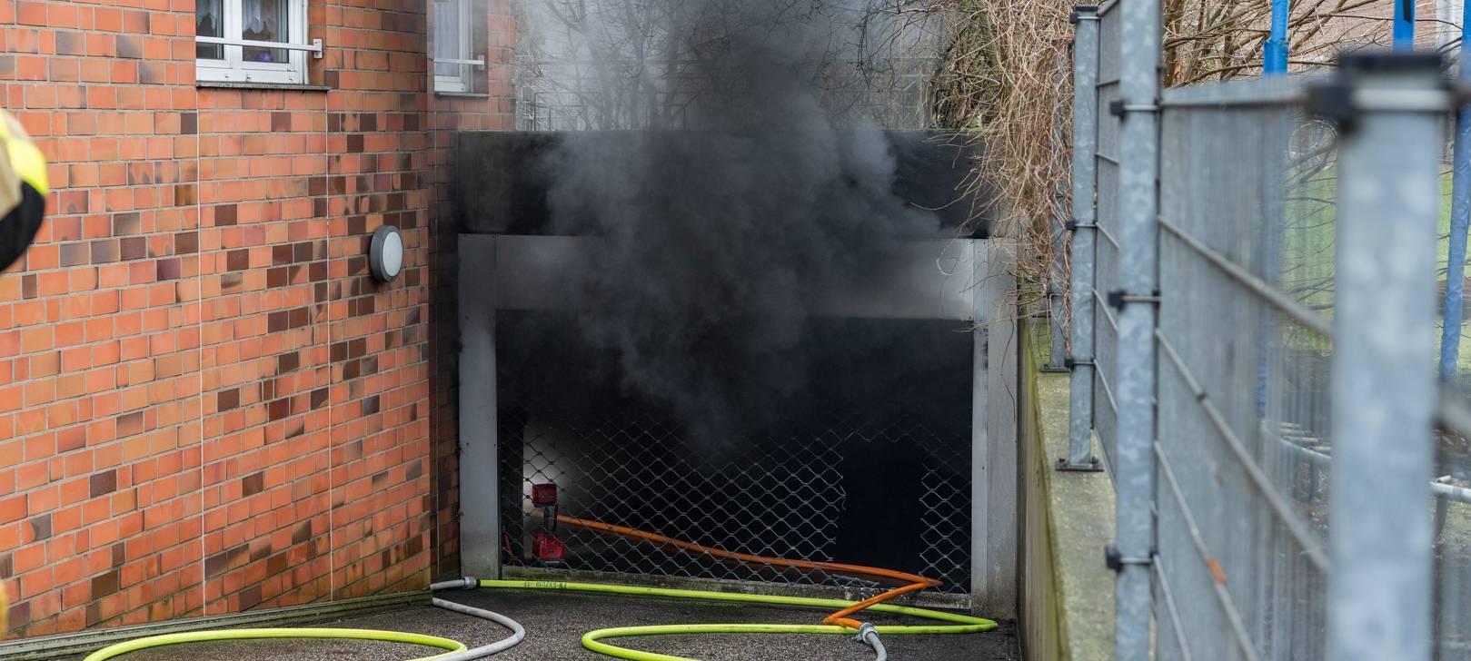 PKW-Brand in Tiefgarage in Grevenbroich-Neuenhausen