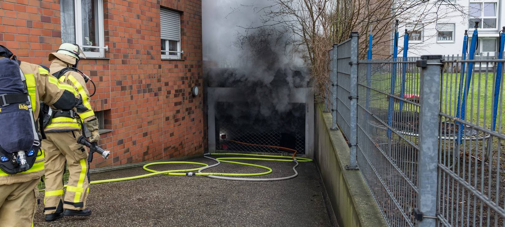 PKW-Brand in Tiefgarage in Grevenbroich-Neuenhausen