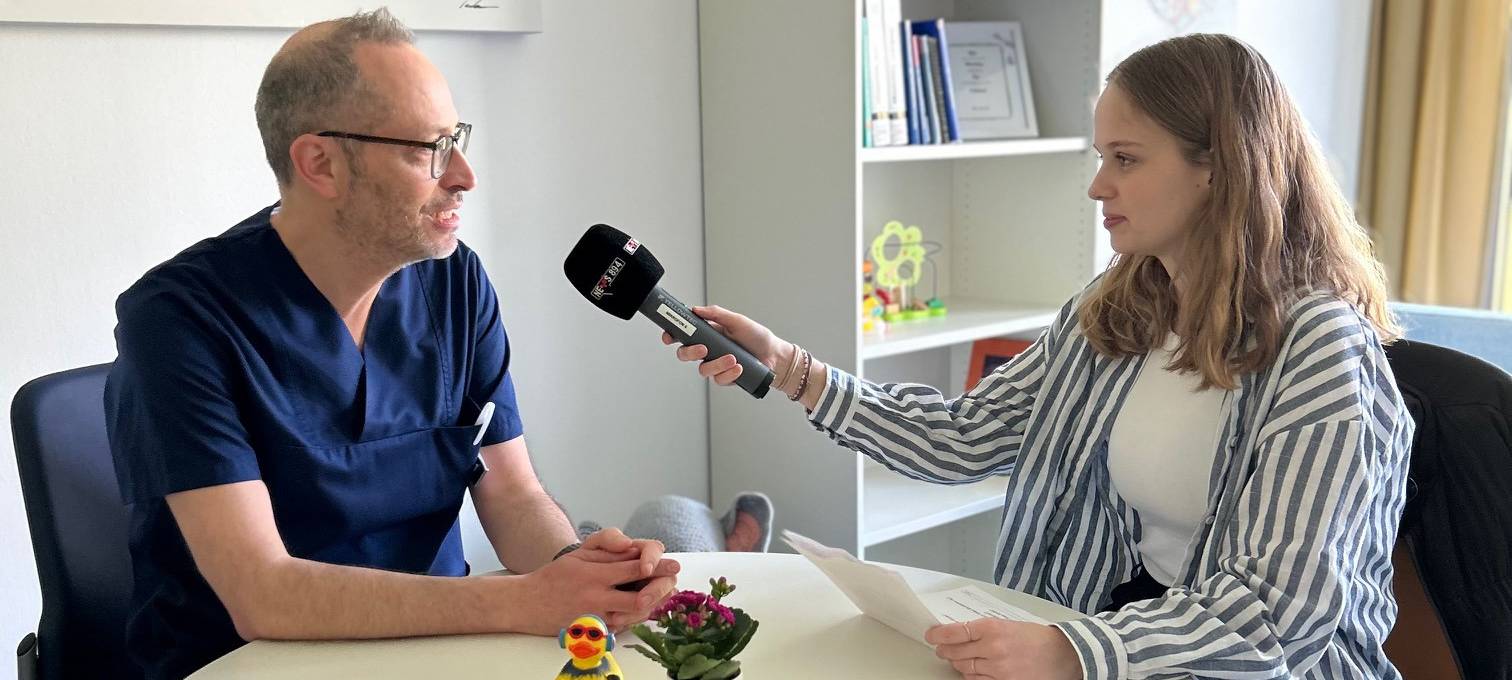 Therapiehund Greta hilft in der Meerbuscher Mauritiusklinik