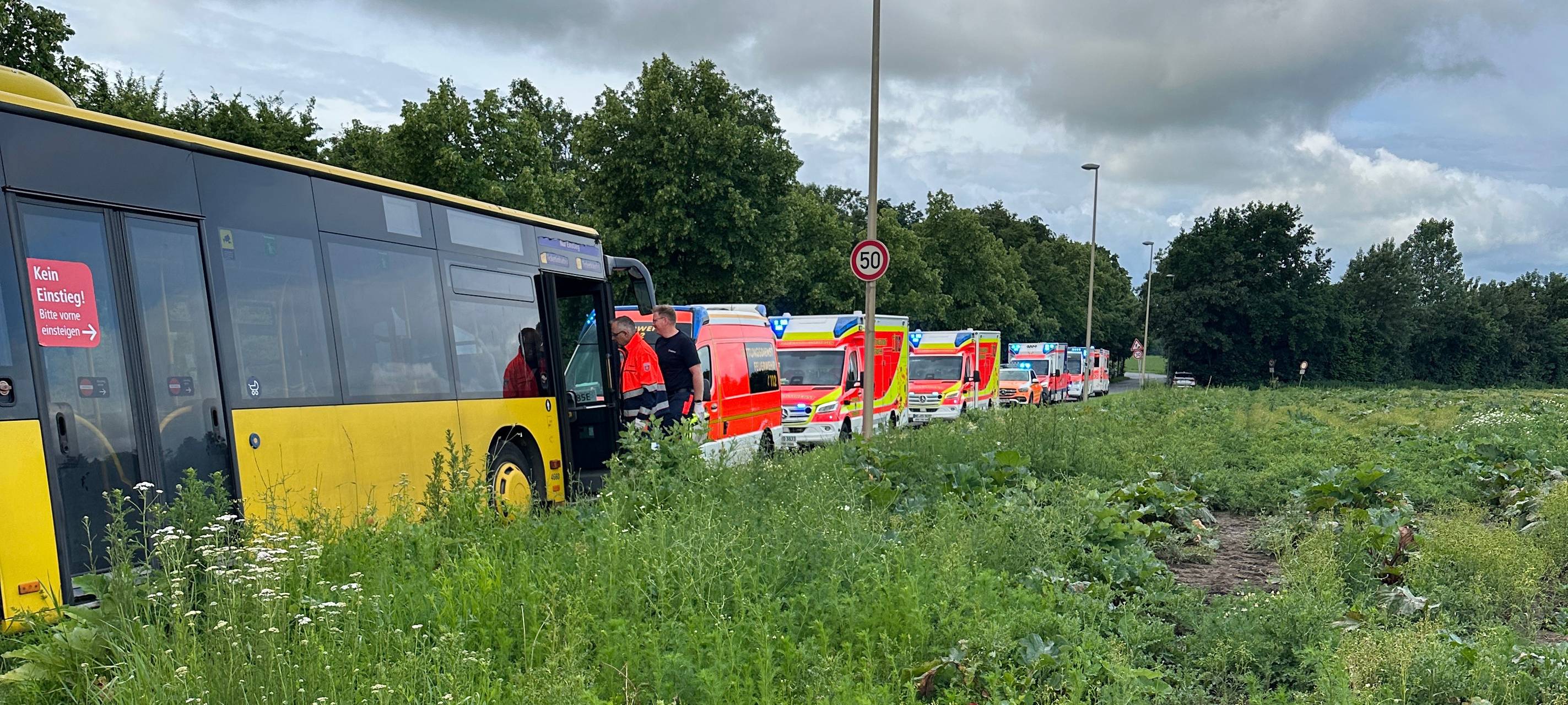 Dormagen: Kinder bei Vollbremsung in Schulbus verletzt