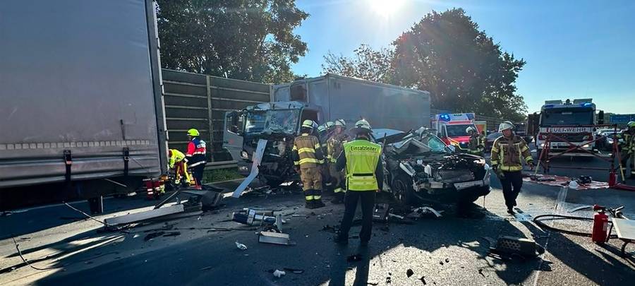 Schwerer Verkehrsunfall auf der A57 in Neuss