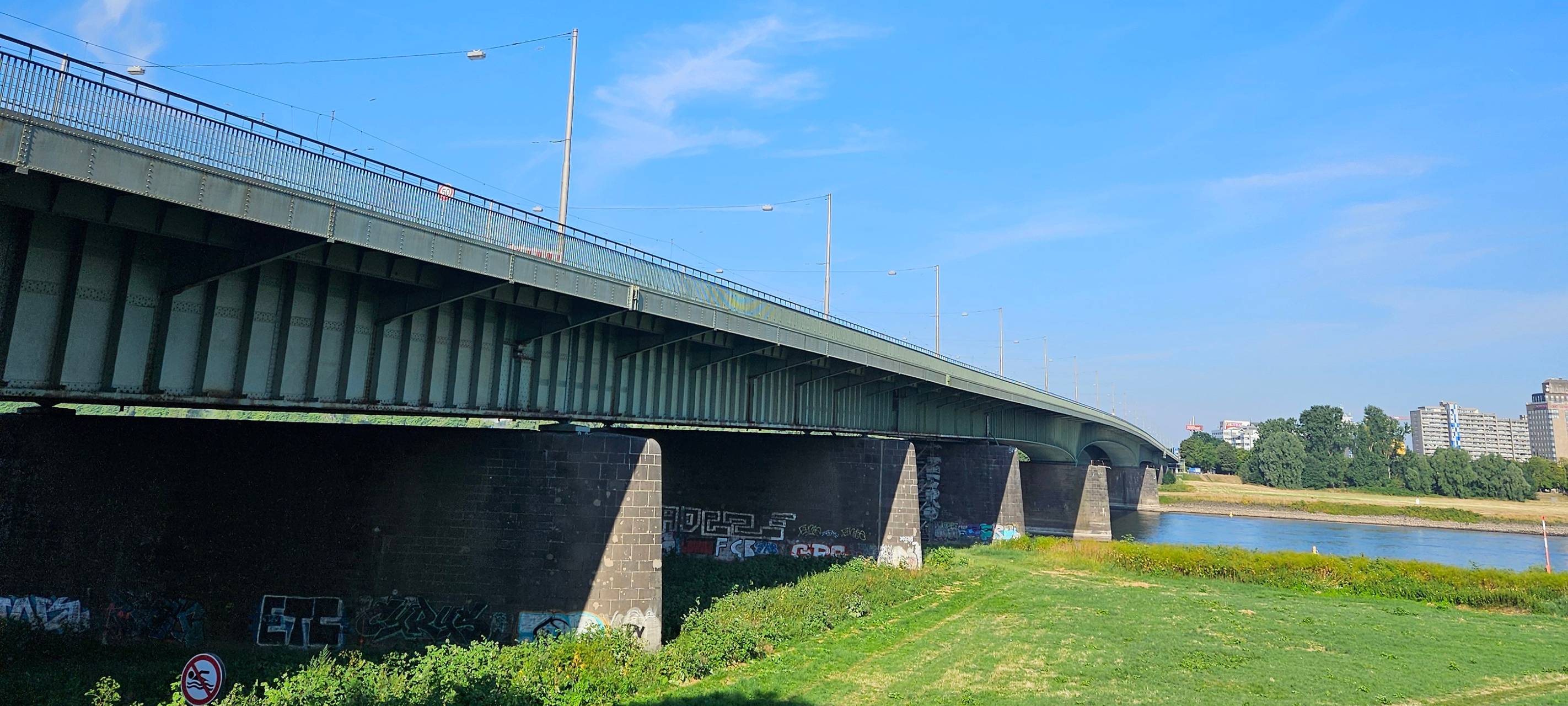 Schäden an der Josef-Kardinal-Frings-Brücke werden geprüft