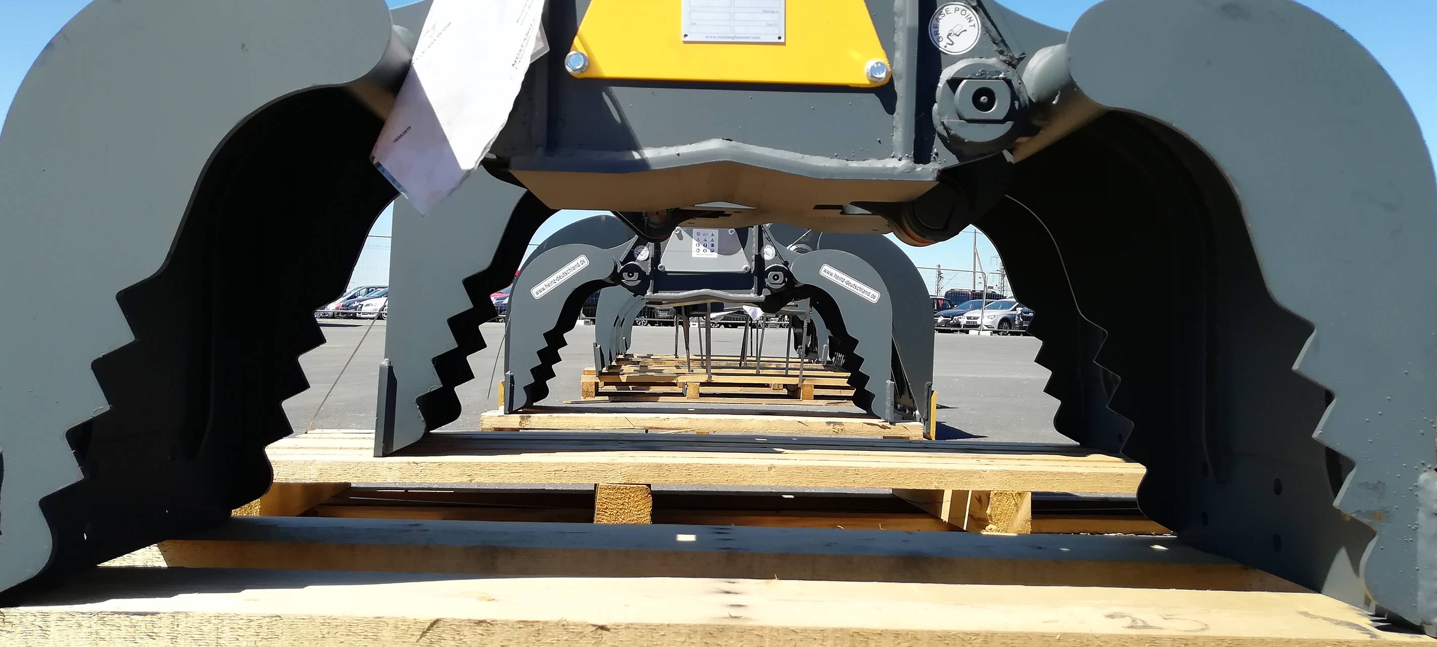 Bagger unterm Hammer