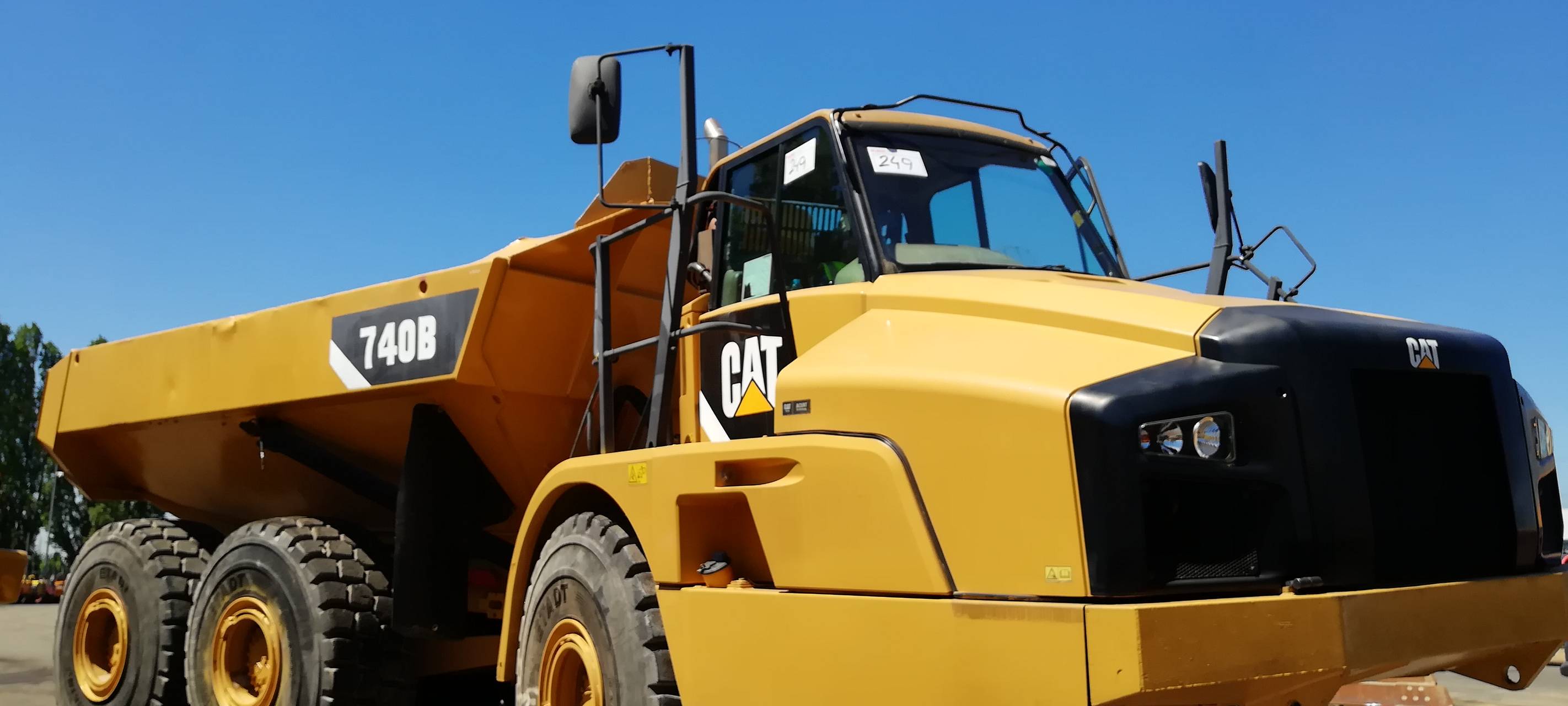 Bagger unterm Hammer