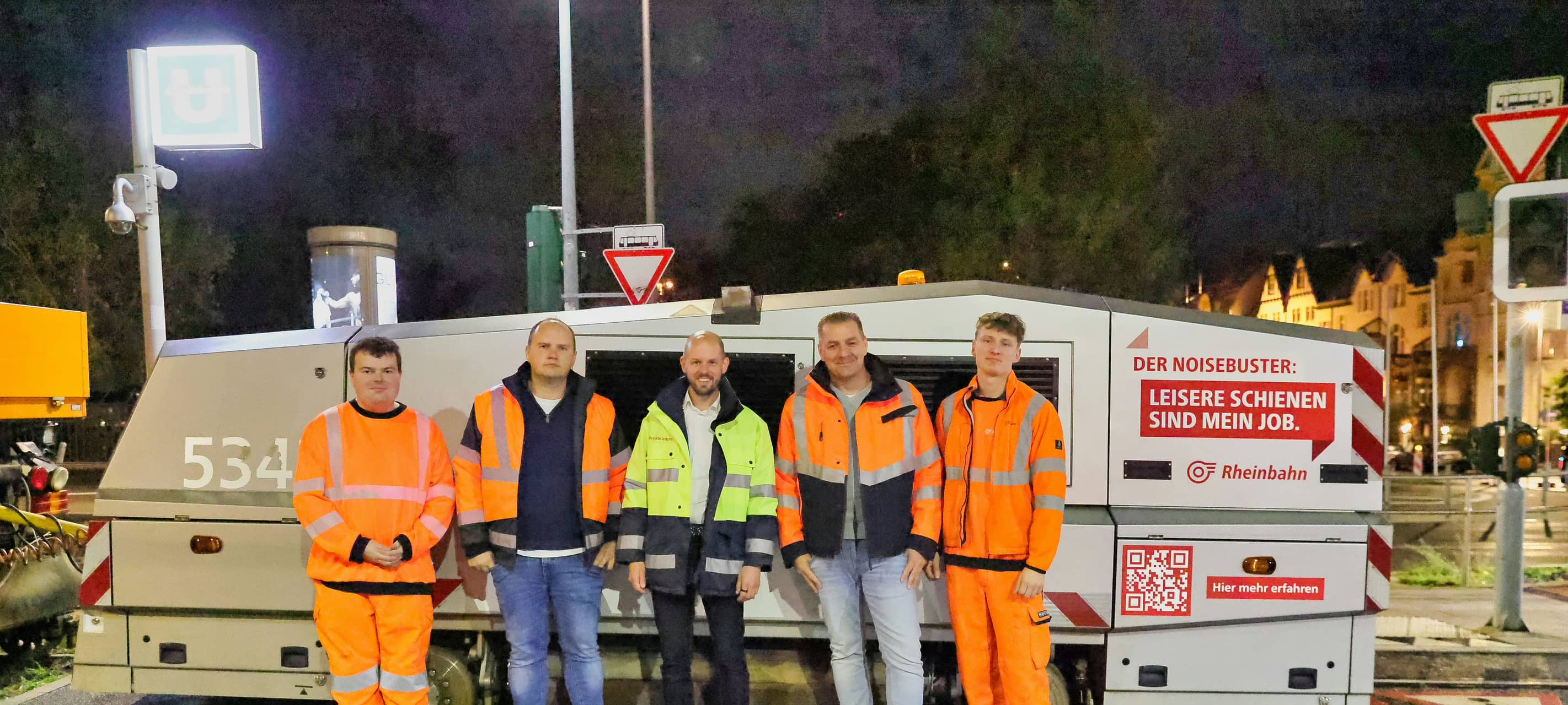 Fahrzeug glättet Gleise: Weniger Lärm in Neuss und Meerbusch