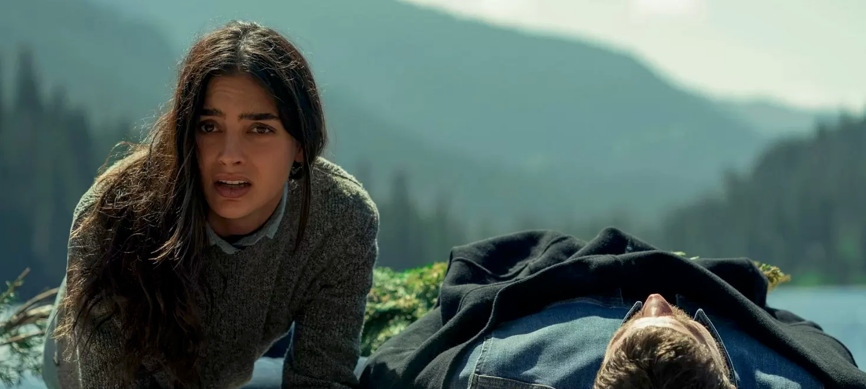 Liv neben dem sterbenden Co-Piloten.