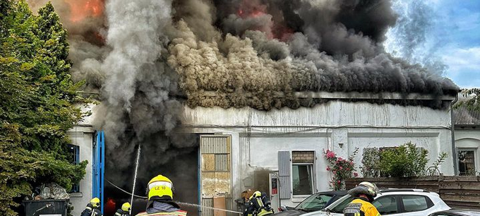 Großbrand in Neusser Barbaraviertel