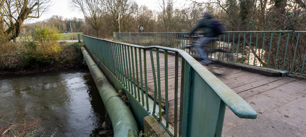 Neue Erftbrücke am Neusser Kinderbauernhof